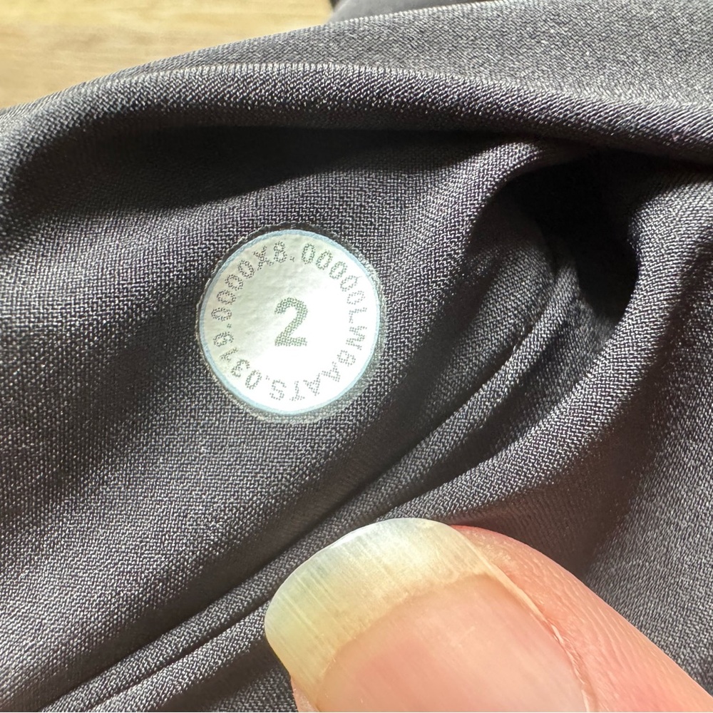 Lululemon Noir Skirt - Picture 8 of 9